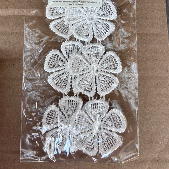 Mia Collection Womens White Flower Earrings - Picture 4 of 5